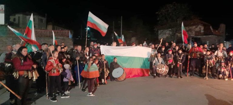 На сурвакарското шествие в село Кошарево тази събота ще бъде поставена дарителска кутия в подкрепа на дете