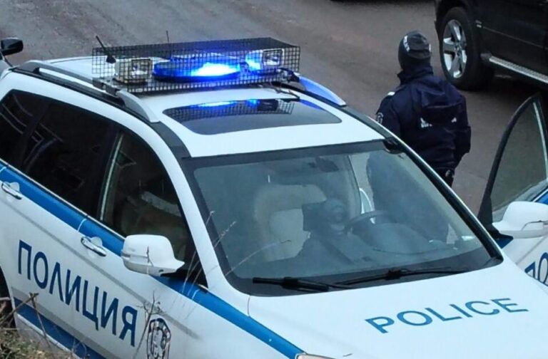 Дежурни полицейски екипи в област Перник са в готовност да реагират при нарушения на президентските избори