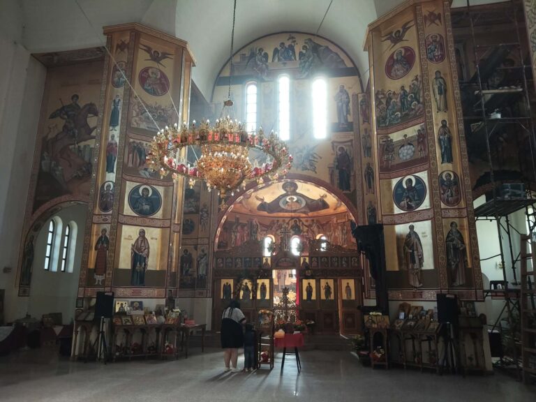 Изографисването на храм-паметника „Свети Георги Победоносец“ в Брезник беше дадено за пример на среща в Софийската света митрополия