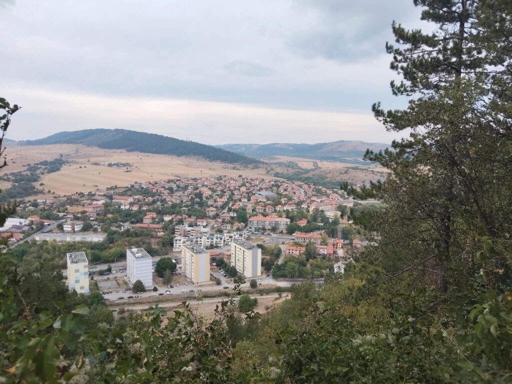 Близо 5 000 са избирателите в община Брезник, а в Трънско на изборите в неделя могат да гласуват около 3 хиляди гласоподаватели