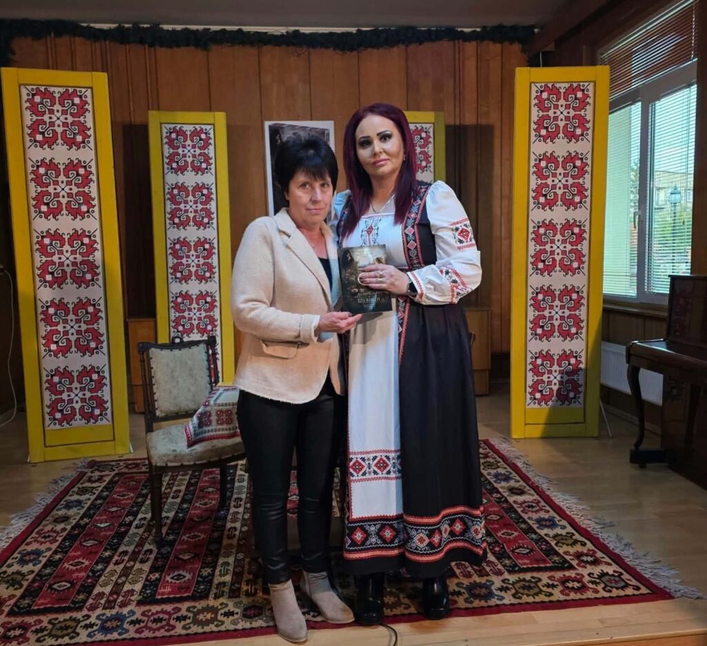 Брезничани посрещнаха писателя Михаела Методиева с атмосфера, която я накара да се почувства като у дома – СНИМКИ