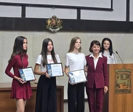 Певицата Миа Лазарова към читалището на Ноевци получи стипендия за изключителни постижения в областта на изкуството – ВИДЕО
