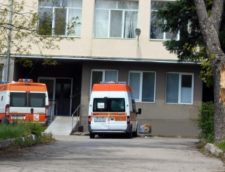 Продават линейки на “Спешна помощ” в област Перник чрез публичен търг с тайно наддаване, началните цени са между 1 100 и 2 600 евро